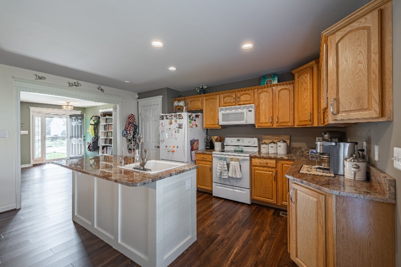 Building Photo - 240 Roper Dr