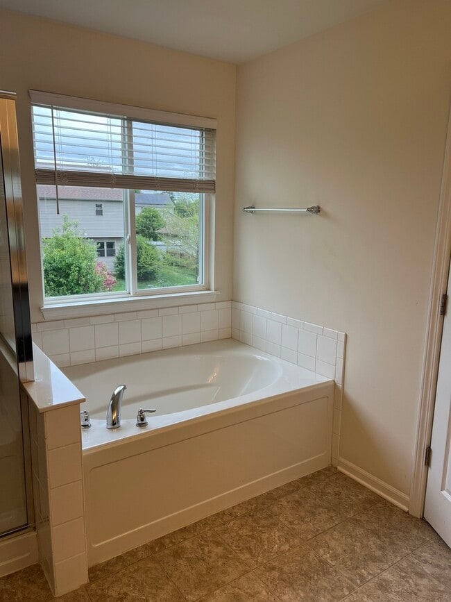 Building Photo - 654 Otter Way
