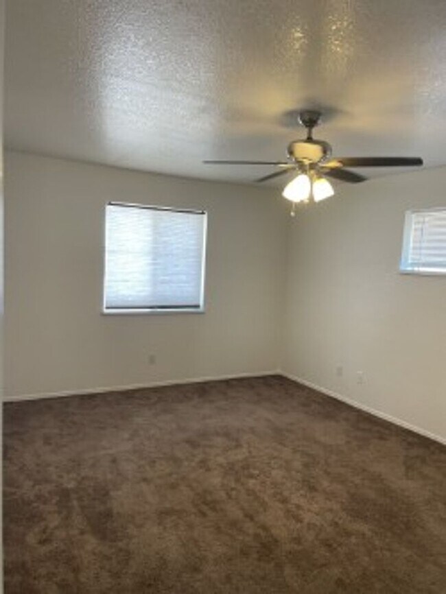 Building Photo - 3505 Mockingbird Dr