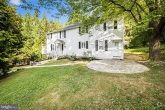 Building Photo - 1717 Circle Rd