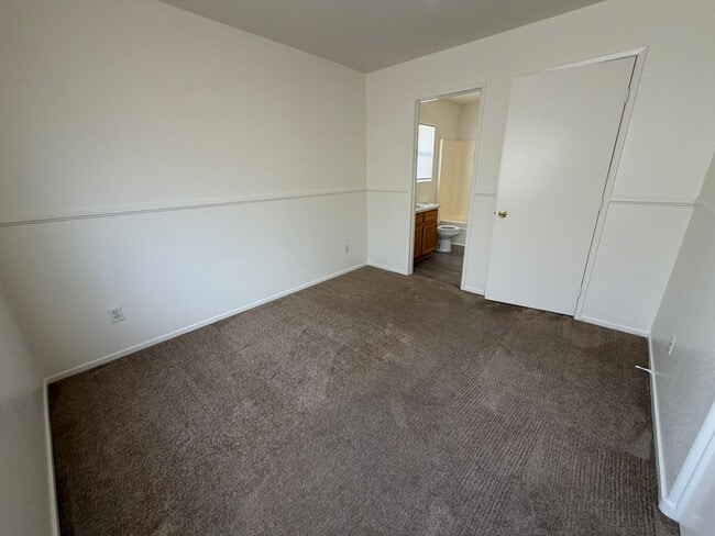 Building Photo - Ready Now