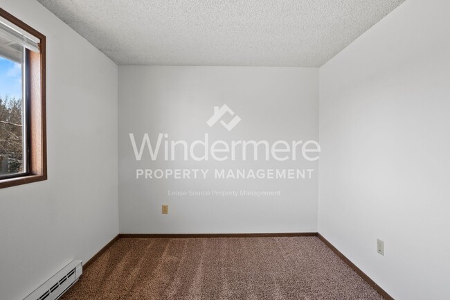 Building Photo - 2702 E 31st Ave