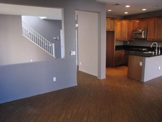 Building Photo - 3 Bedroom, 2.5 Bath Home in Sunset Glen (Mira Mesa)