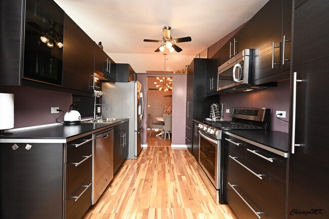 Building Photo - 1735 Chesapeake Ln