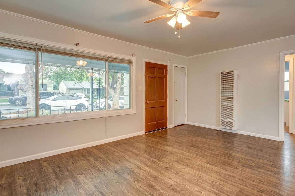 Building Photo - 566 Russell St