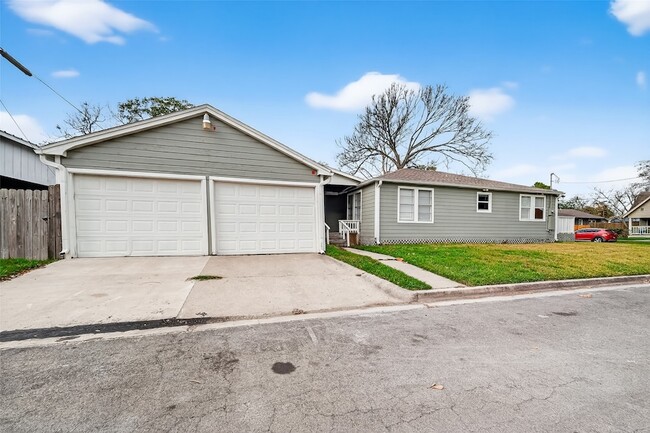 Building Photo - 521 Alford St