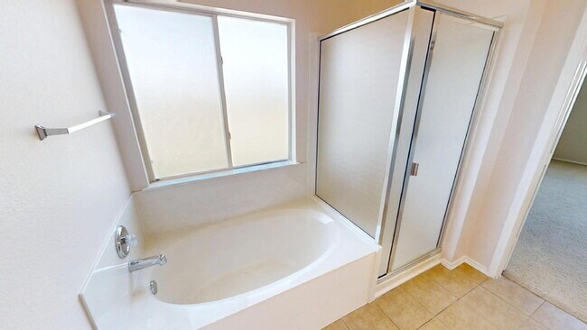 Building Photo - "Spacious 5-Bedroom Oasis with Pool on Gri...