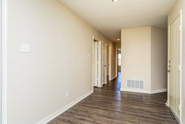 Building Photo - 1118 Antoinette Dr