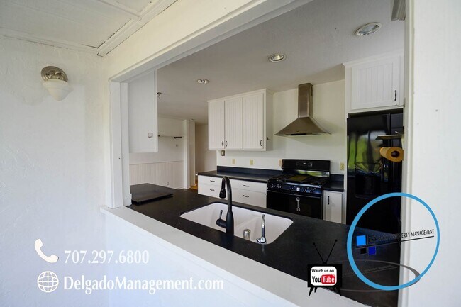 Building Photo - Benicia - Panoramic view home!