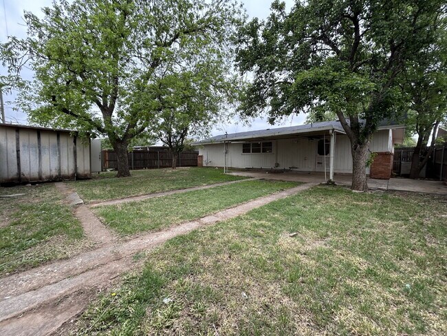 Building Photo - Beautiful Home in LISD School District!