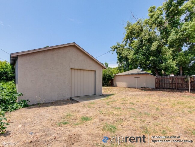 Building Photo - 2 br, 1 bath House - 1335 E Brown Ave, Fre...