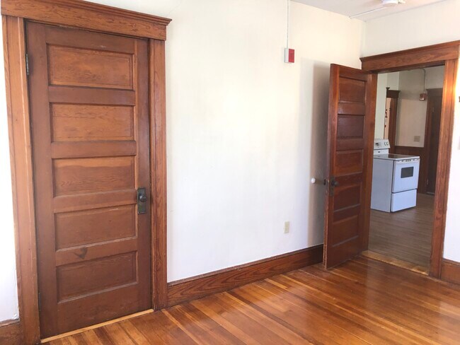 Building Photo - 490 Manville Rd