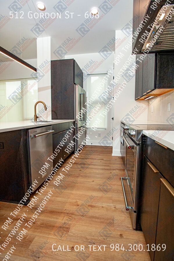 Building Photo - 512 Gordon St