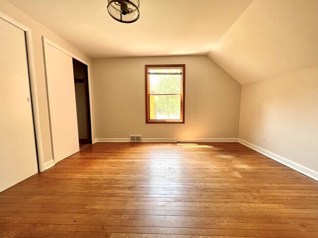 Building Photo - 4633 Oakwood Ave