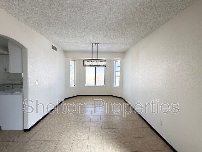 Building Photo - 5239 N 78th Dr