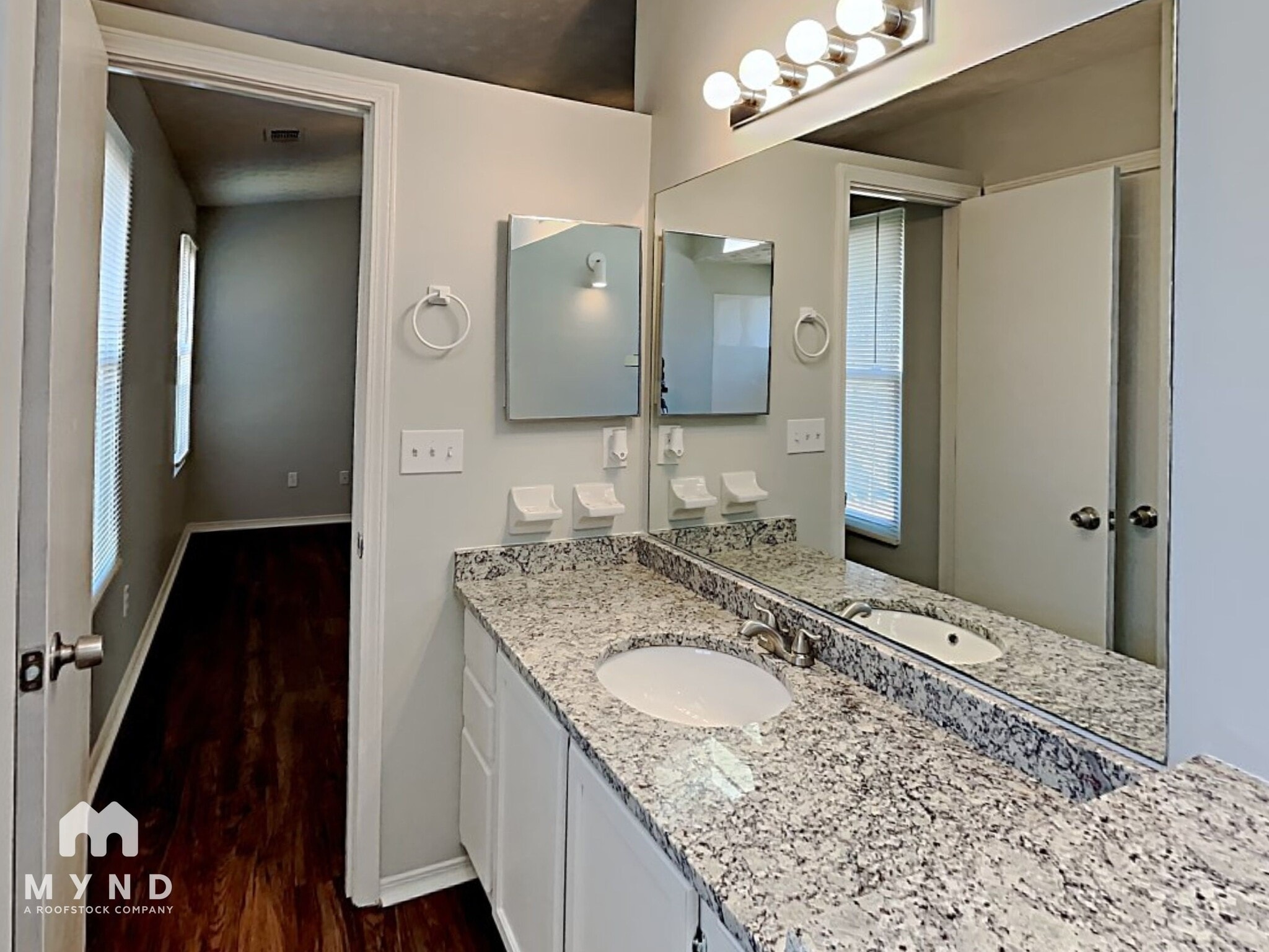 Building Photo - 6454 Eastbriar Dr