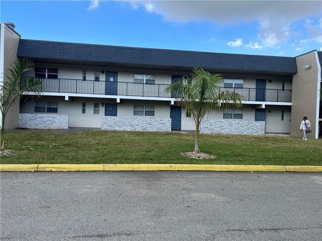 Building Photo - 7925 Colony Cir S