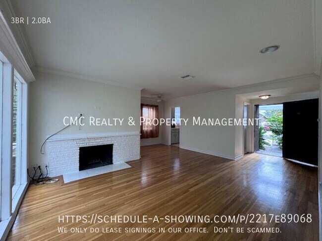 Building Photo - 3 bed & 2 bath home in EAST side Long Beach