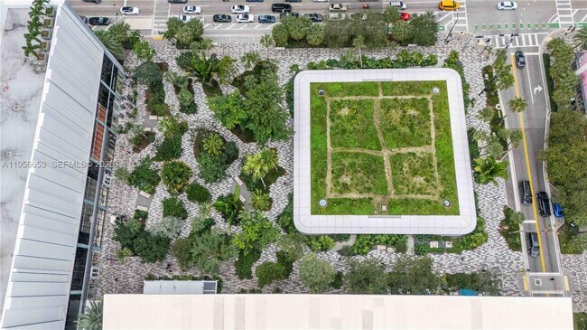 Building Photo - 11 NE 6th St