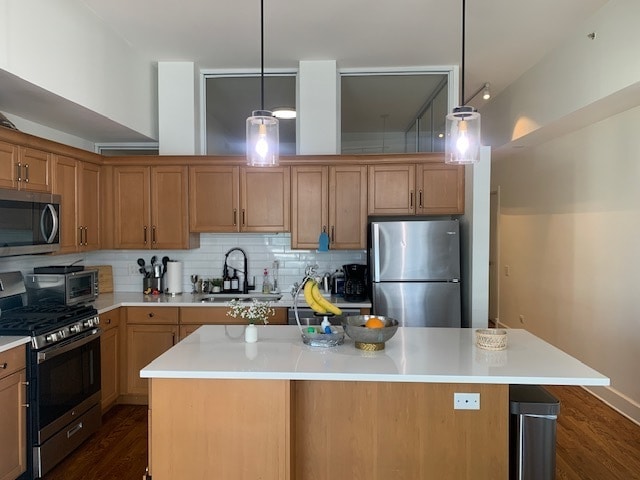 Building Photo - 165 N Canal St