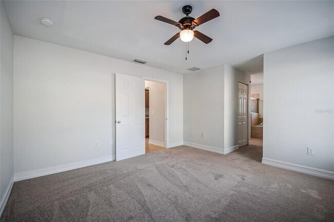 Building Photo - 2370 Pine St