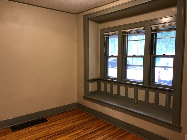 Building Photo - Updated Unique Charming Home! Next to Augu...