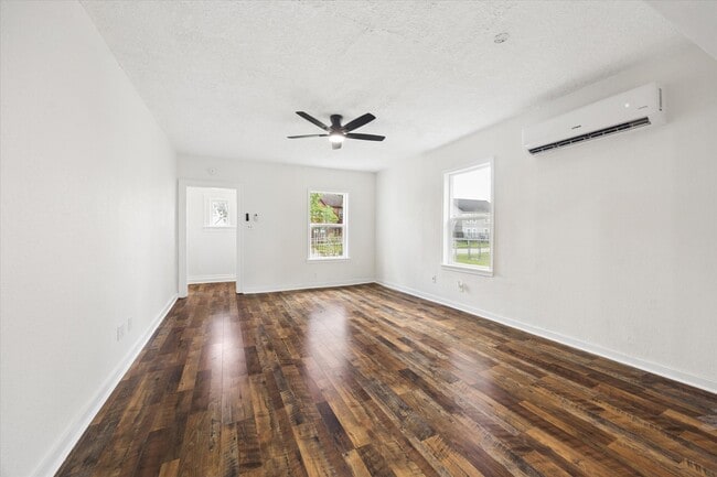 Building Photo - 2701 Truxillo St