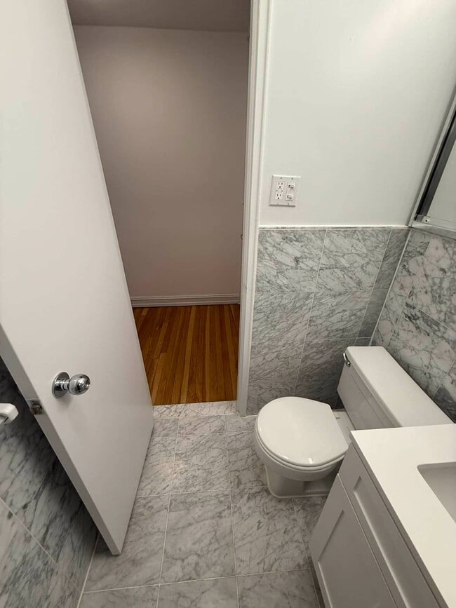 Building Photo - 305 W 13th St