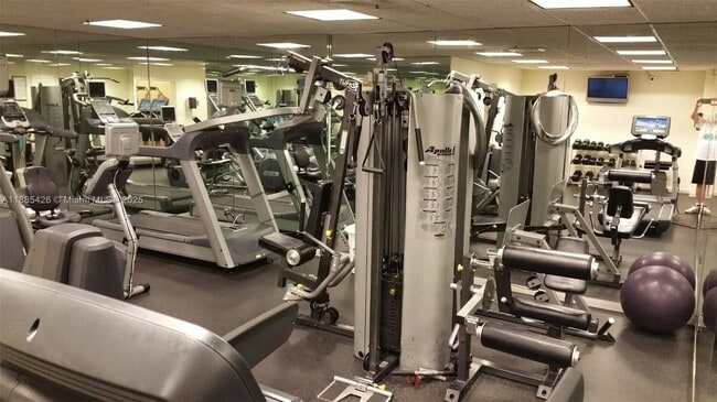 Building Photo - 2843 S Bayshore Dr