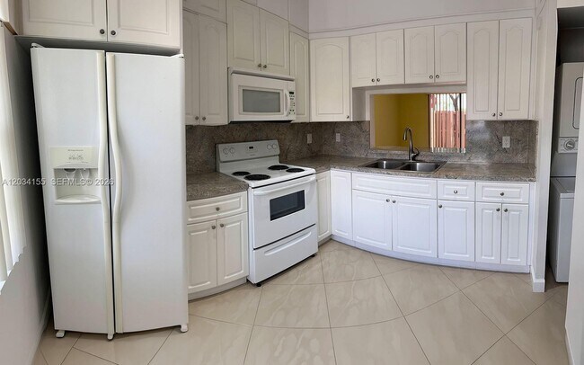 Building Photo - 6361 NW 170th Ln