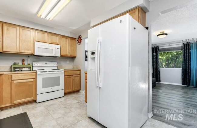 Upstairs Kitchen - 519 W Boise Ave