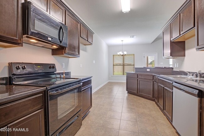 Building Photo - 132 Timber Edge Dr