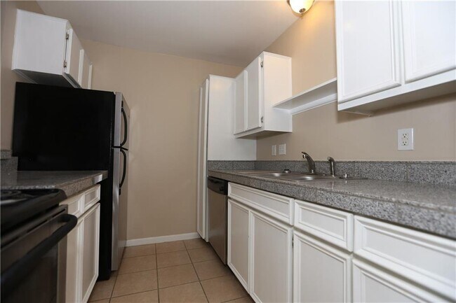 Building Photo - 400 W 35th St