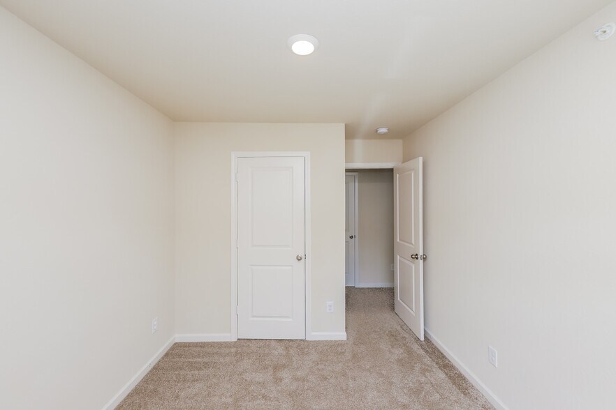 Building Photo - 207 Highwood Ln
