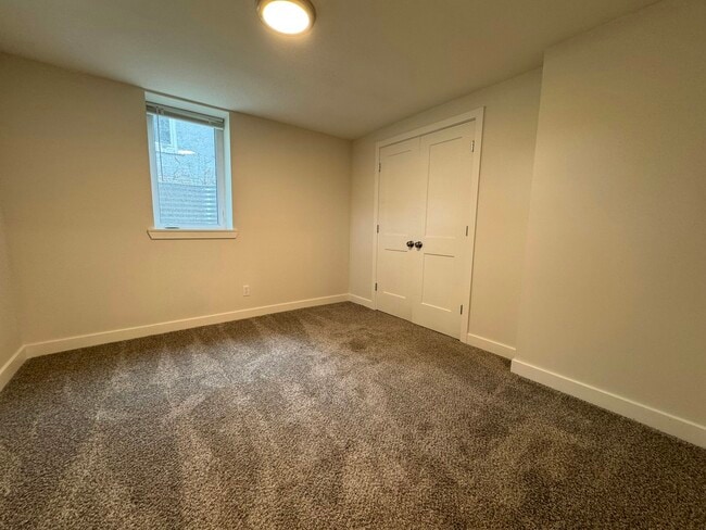 Building Photo - 1411 Rosemary Ln