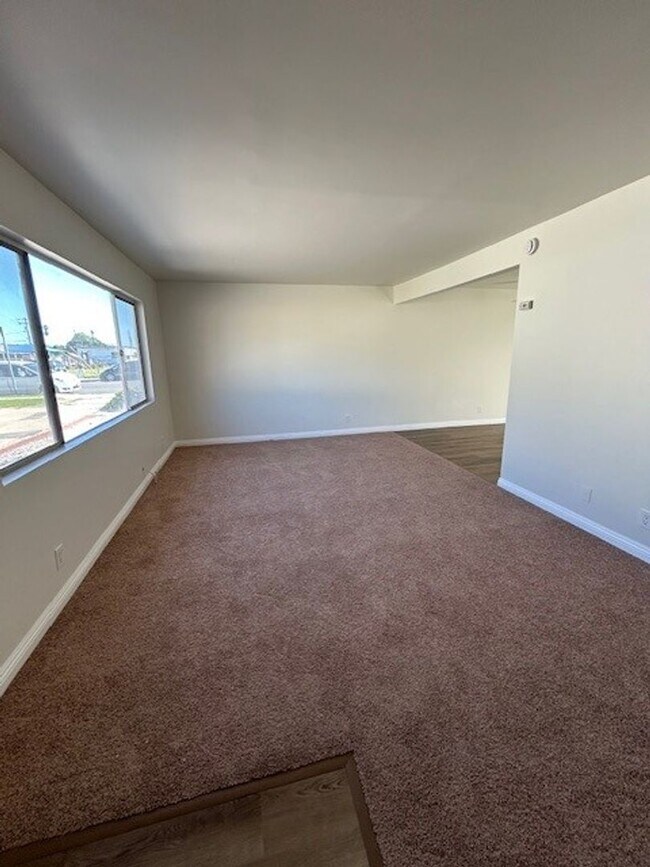 Building Photo - 3511