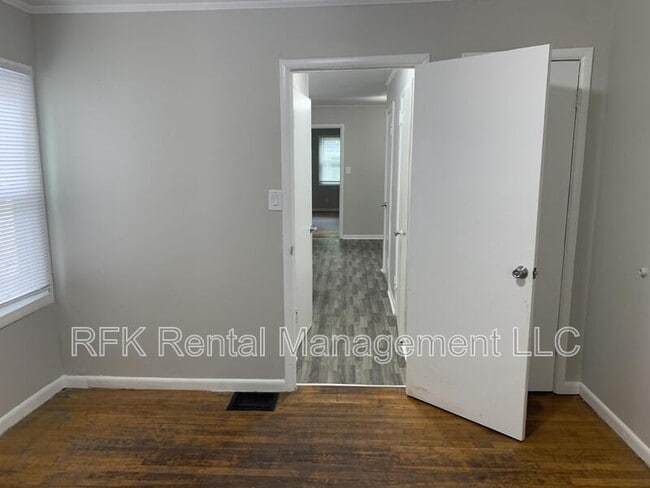 Building Photo - 1460 W 32nd St