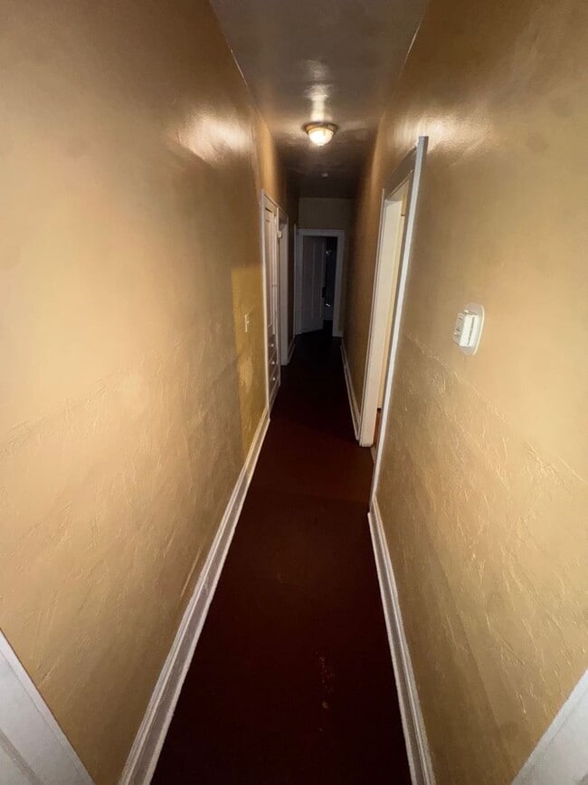 Building Photo - 1633 Eddington Rd