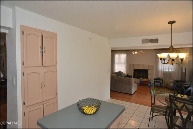 Building Photo - 7528 Luz De Lumbre Ave