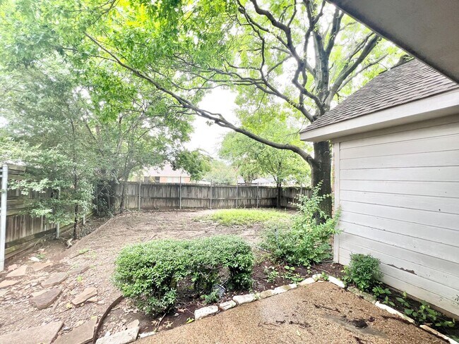 Building Photo - Beautiful Desoto Tx Home