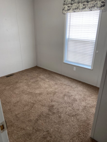 Building Photo - 9859 Shepherd Rd