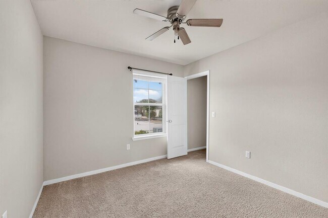 Building Photo - 402 Pentire Way