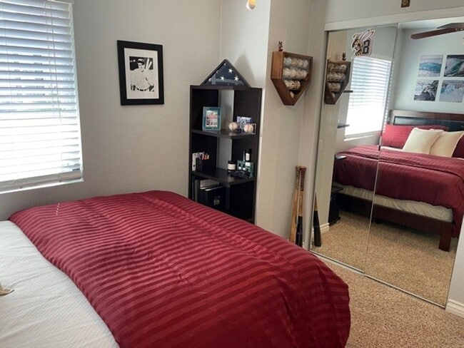Building Photo - Poway: 4bd/2ba+ Attchd Gar - Single Level