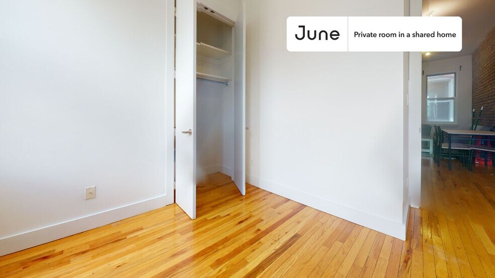 Building Photo - Private bedroom in 3 bed/1 bath Home