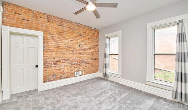 Building Photo - 952 Neil Ave