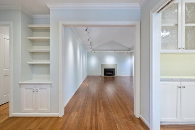 Building Photo - Charming 3-Bedroom Home with Office in desirable Old Palo Alto neighborhood with AC