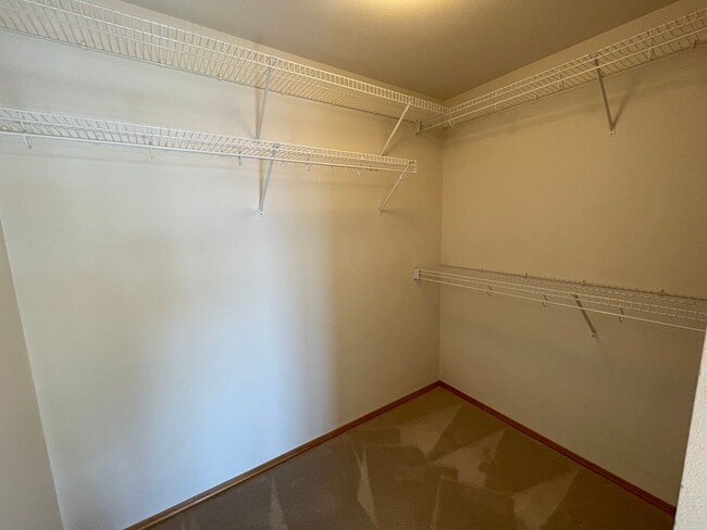 Building Photo - Lovely Mid-Island Home Available August 19th!
