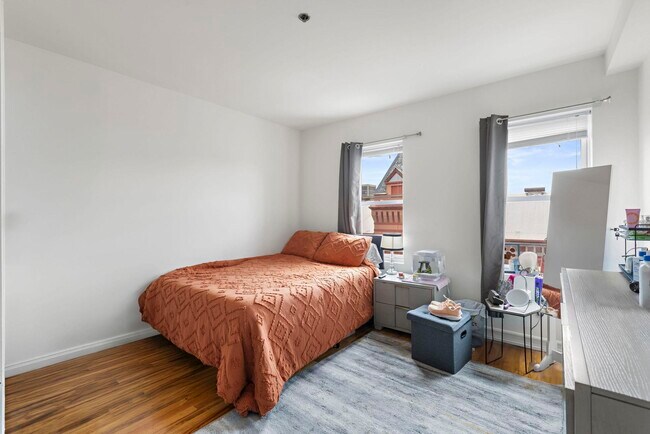 Primary Photo - 131 Clinton St