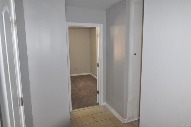 Building Photo - 716 W Edgemont Ave