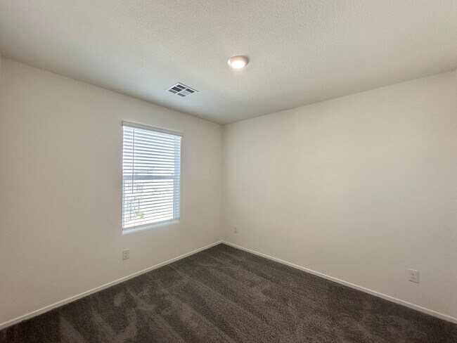 Building Photo - Decatur & Serene